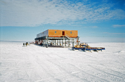 Halley 5 accomodation block mid- construction stage