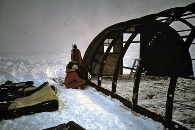 Erecting a Quonset hut - 1