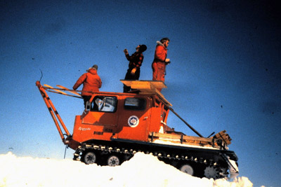 Antenna crew on Spryte on berm