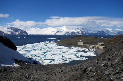 Base H, cove full of ice floes