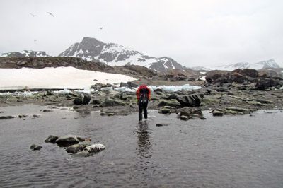 Crossing the front of the Orwell at low tide