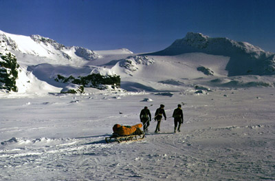 Manhauling across Borge Bay