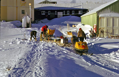 Ski dooing out to dive