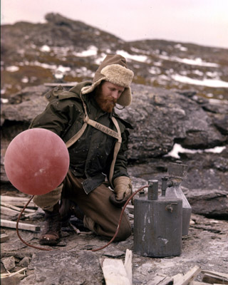 Hydrogen generating apparatus for met balloon (rarely successful) - 1959