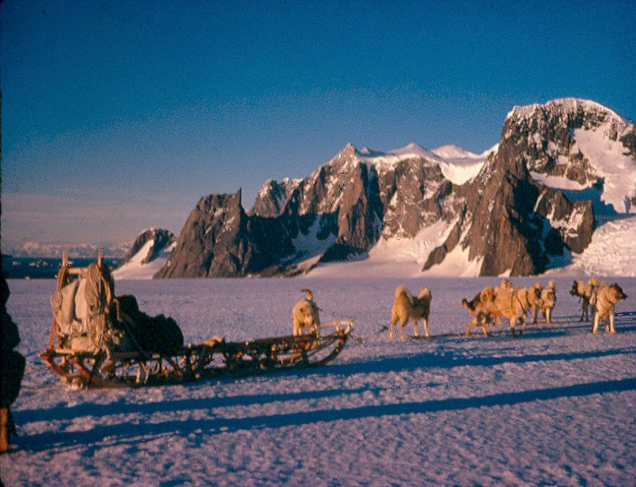 Travelling by sled with a dog team