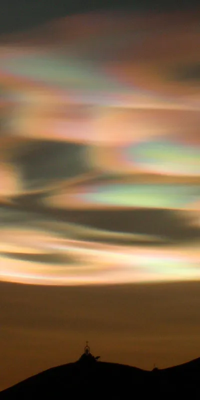 nacreous clouds